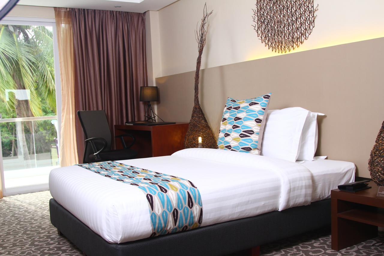 The Oriental Hotel Bataan Mariveles Esterno foto